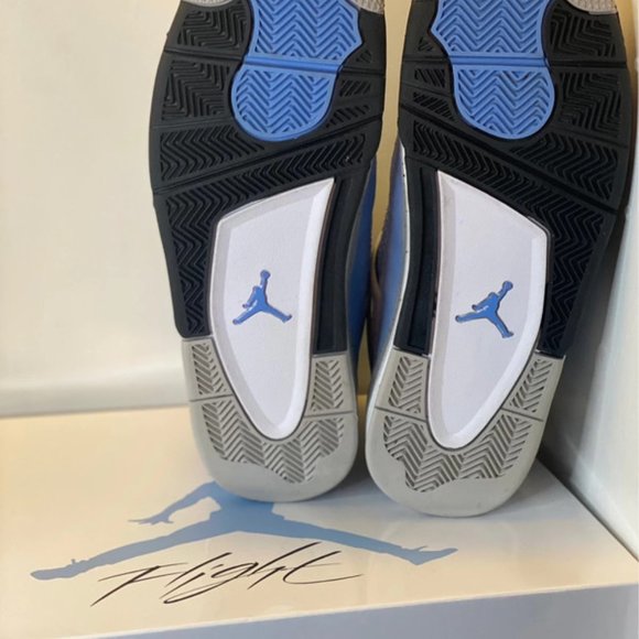 Jordan 4 unc